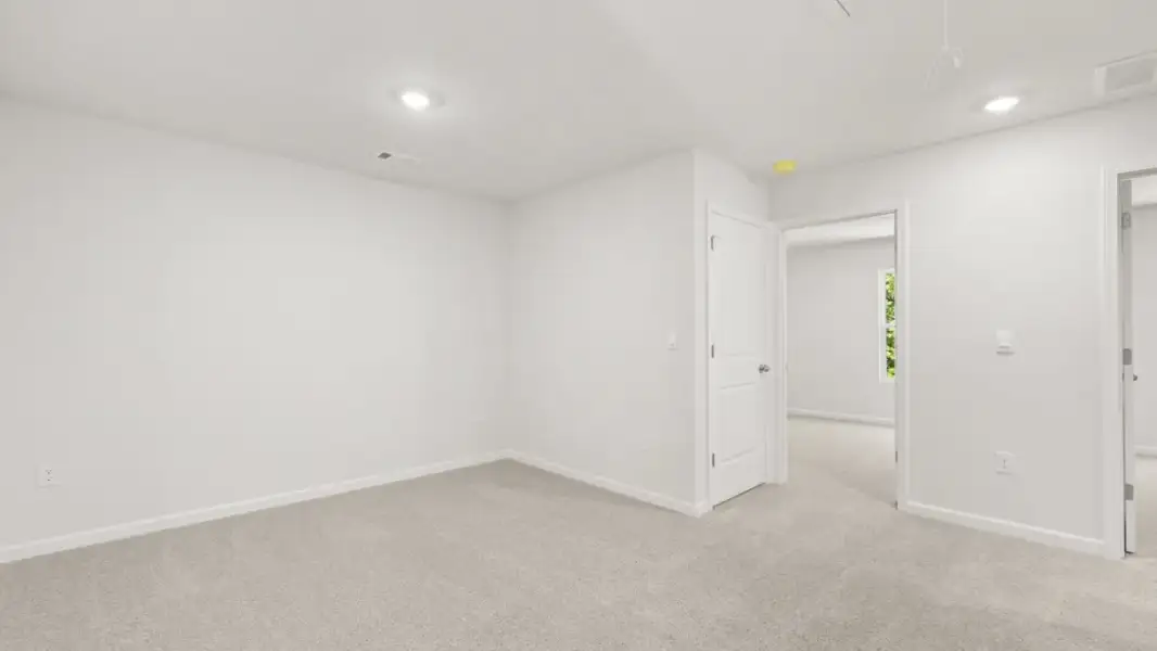 Spacious, unfurnished interior of a new home in Hughes Court, Dawsonville (Image 21).