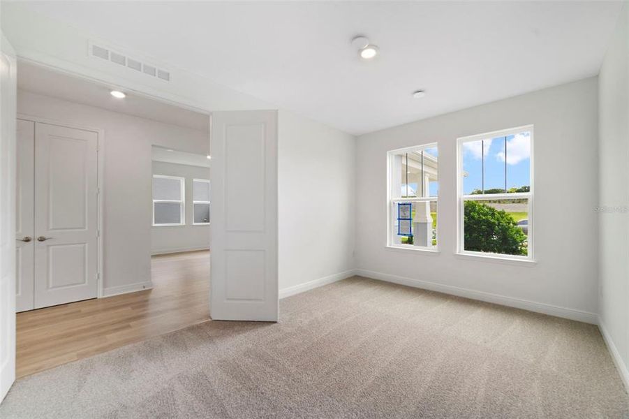 Spacious, unfurnished interior of a new home in Vintner Reserve, Clermont (Image 20).