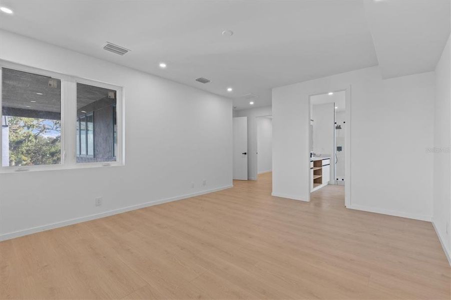 Spacious, unfurnished interior of a new home in , Clearwater (Image 33).