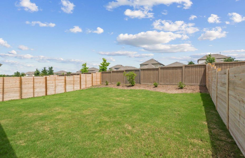 Exterior details and patio area of a home in Horizon Lake, Leander (Image 19).