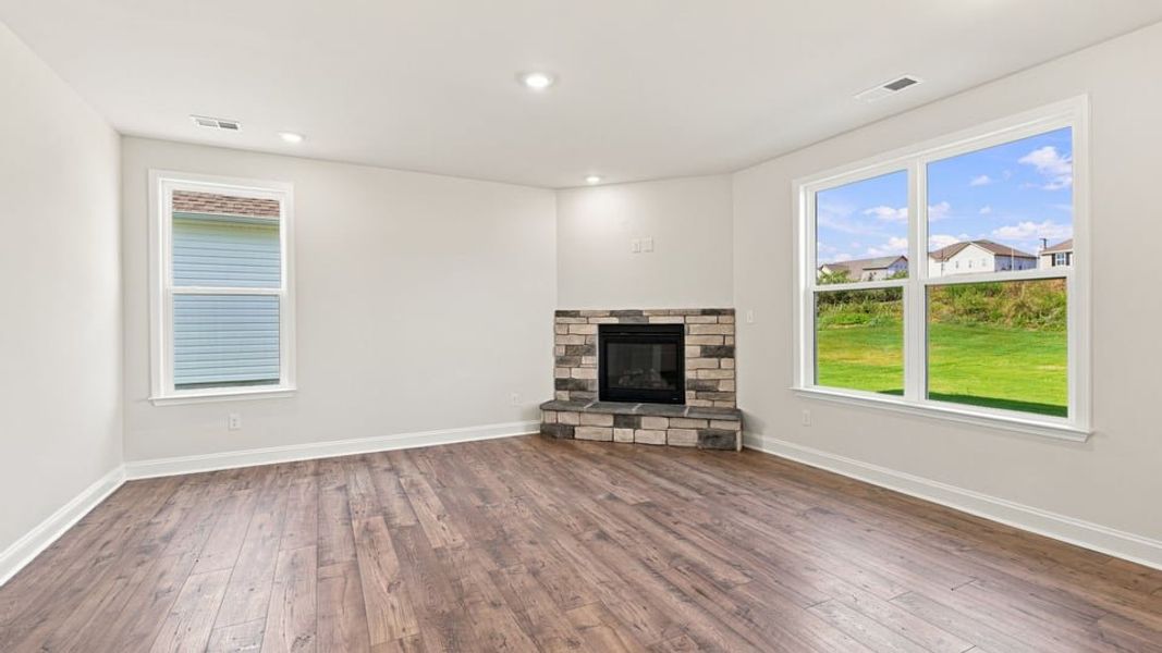 Spacious, unfurnished interior of a new home in Shadowood, Seneca (Image 25).