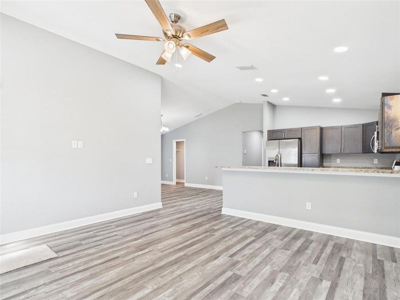 Spacious, unfurnished interior of a new home in , Lakeland (Image 13).