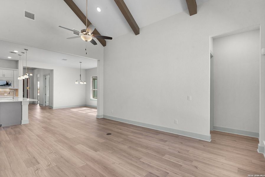 Spacious, unfurnished interior of a new home in Davis Ranch, San Antonio (Image 23).