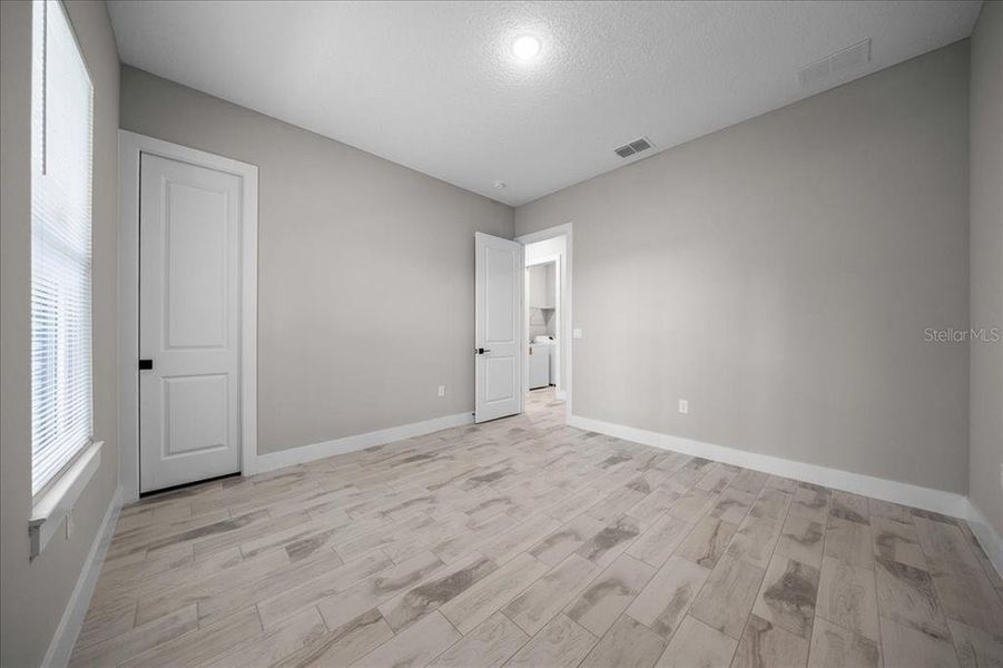 Spacious, unfurnished interior of a new home in , Ocala (Image 24).