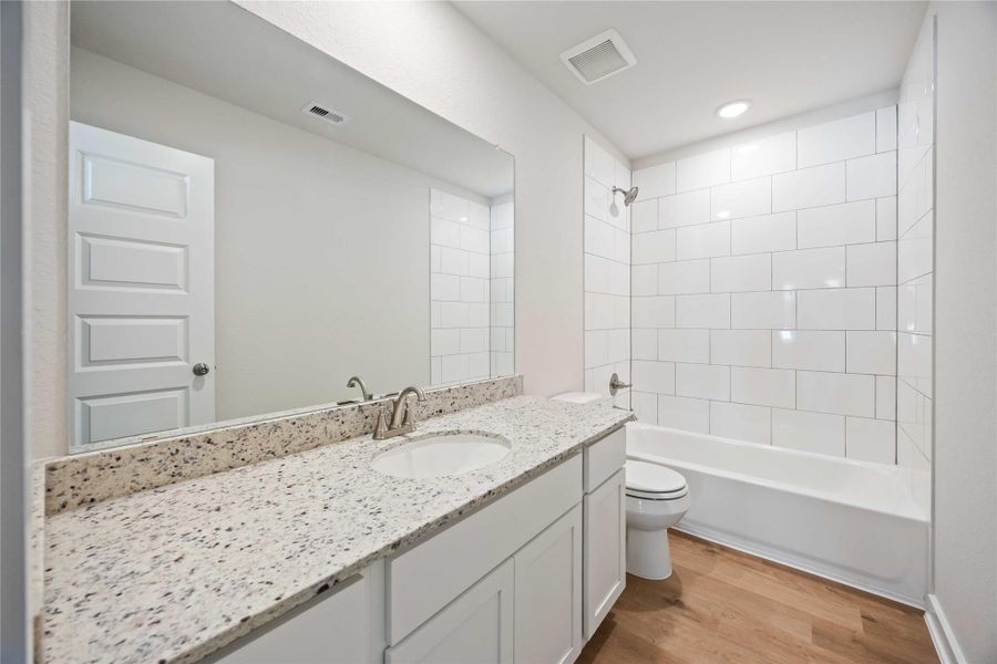 Furnished interior view inside a new home in Magnolia Springs, Montgomery (Image 9).