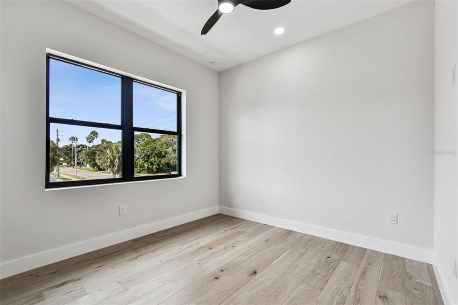 Spacious, unfurnished interior of a new home in , St. Petersburg (Image 60).