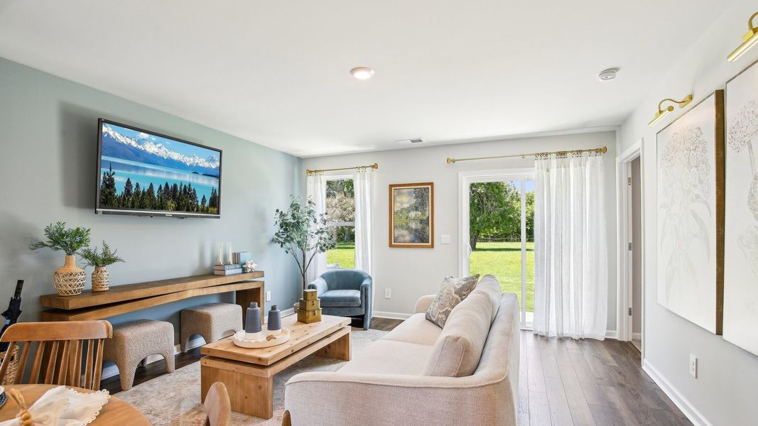 Furnished interior view inside a new home in Saddle Trace, Lewisburg (Image 8).