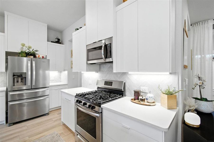 Furnished interior view inside a new home in , Arlington (Image 14).