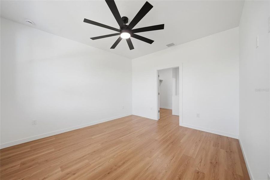 Spacious, unfurnished interior of a new home in , Port Charlotte (Image 39).