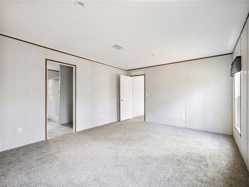 Spacious, unfurnished interior of a new home in , Lula (Image 26).