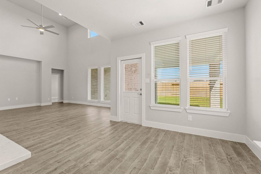 Spacious, unfurnished interior of a new home in Briarwood Crossing, Rosenberg (Image 17).