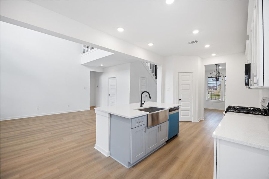 Furnished interior view inside a new home in Kendall Lakes, Alvin (Image 9).