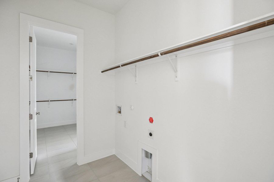 Spacious, unfurnished interior of a new home in Persimmon, Buda (Image 20).