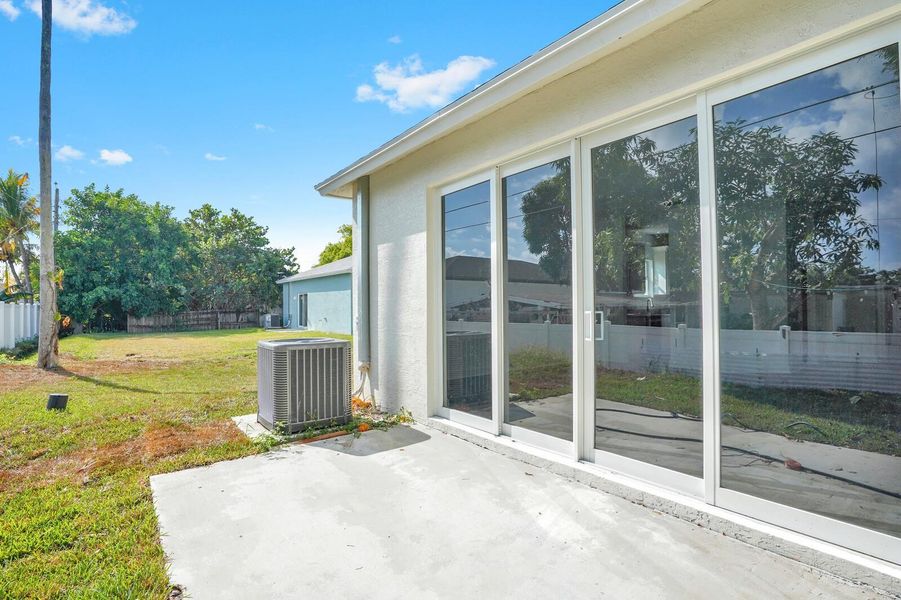Exterior details and patio area of a home in , Lantana (Image 21).