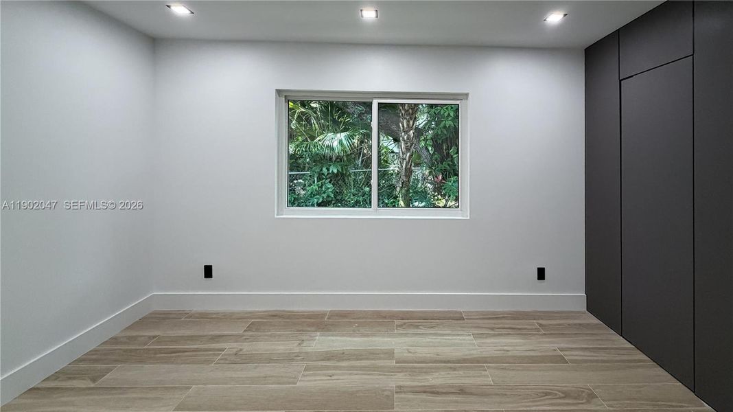 Spacious, unfurnished interior of a new home in , Palmetto Bay (Image 29).