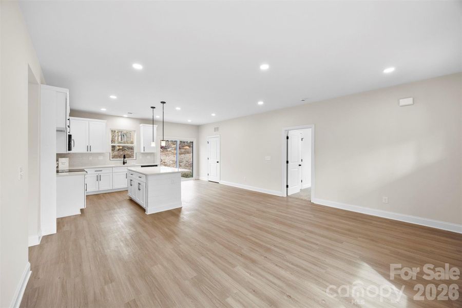 Spacious, unfurnished interior of a new home in , Kings Mountain (Image 34).