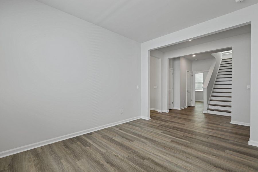 Spacious, unfurnished interior of a new home in Sheep Island, Summerville (Image 19).
