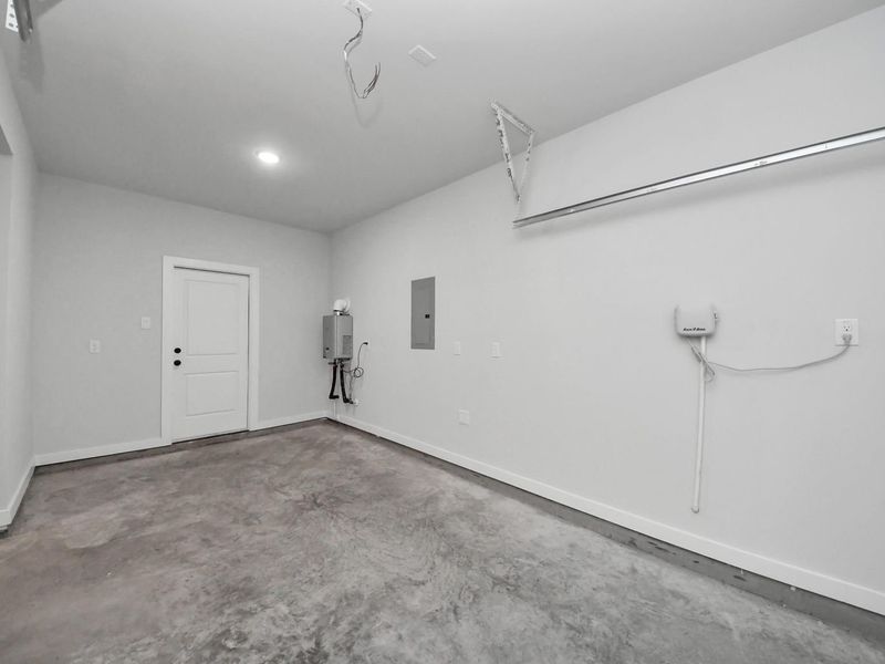 Spacious, unfurnished interior of a new home in River Ranch Meadows, Dayton (Image 20).