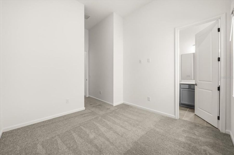 Spacious, unfurnished interior of a new home in , Orlando (Image 24).