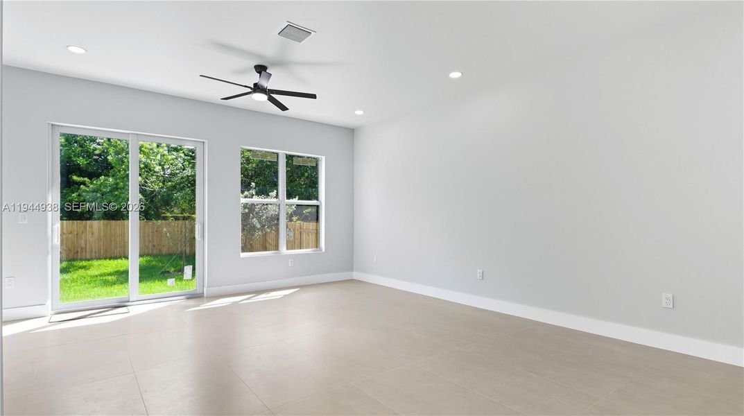 Spacious, unfurnished interior of a new home in , Fort Lauderdale (Image 32).