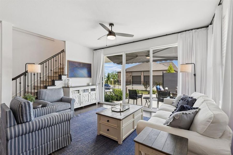 Family Room
Walls of glass and expansive sliding doors fill the family room with natural light while creating a seamless connection to the outdoor living area.