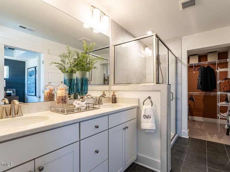 Owner's Bath. Similar Plan