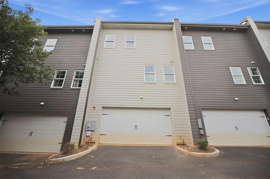 Exterior details and patio area of a home in , Atlanta (Image 18).