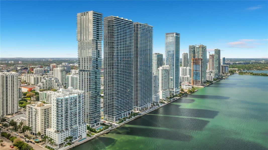 Condo located in Miami, FL showcasing its design and architecture (Image 37).