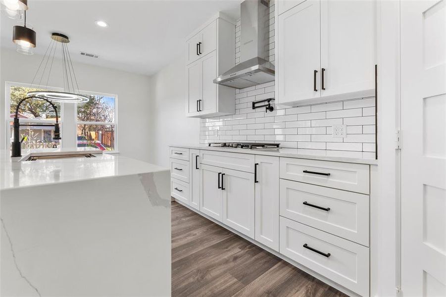 Furnished interior view inside a new home in , Dallas (Image 14).