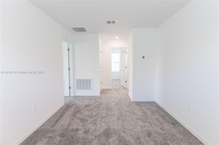Spacious, unfurnished interior of a new home in Inman Groves, Winter Haven (Image 29). Spacious, unfurnished interior of a new home in Inman Groves, Winter Haven (Image 29).