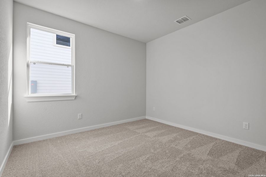 Spacious, unfurnished interior of a new home in Cinco Lakes, San Antonio (Image 15).