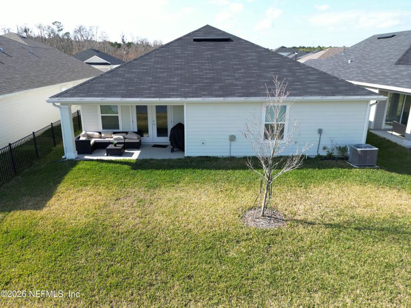Exterior details and patio area of a home in Hawkes Meadow, Jacksonville (Image 3).