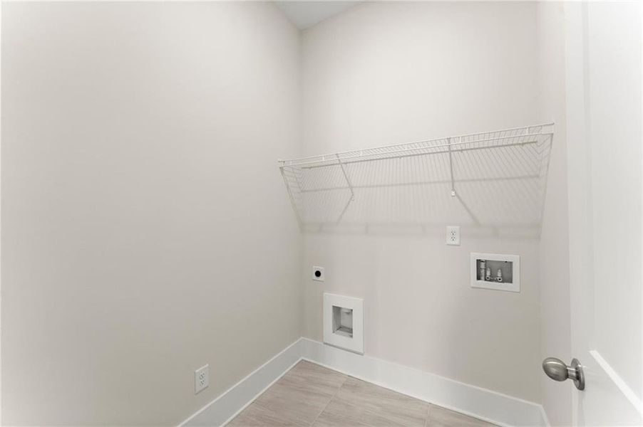Spacious, unfurnished interior of a new home in Hillgrove Preserve, Powder Springs (Image 34).