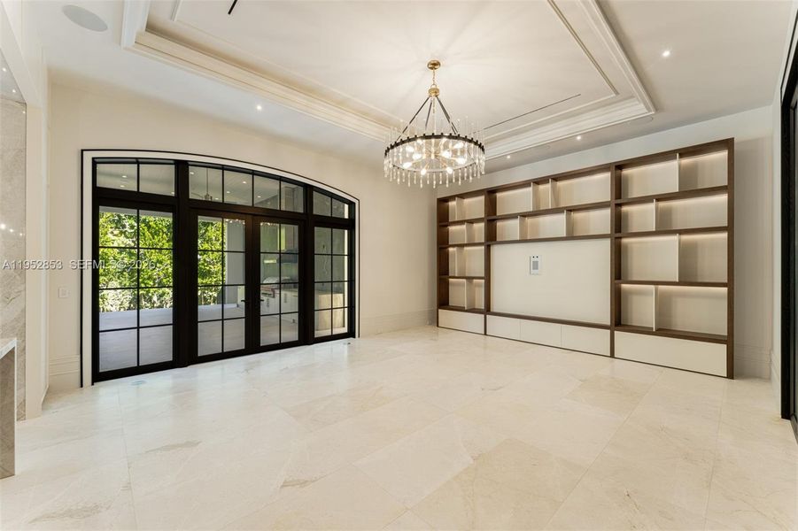 Spacious, unfurnished interior of a new home in , Pinecrest (Image 21).