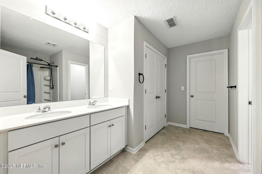 Furnished interior view inside a new home in , Jacksonville (Image 39).