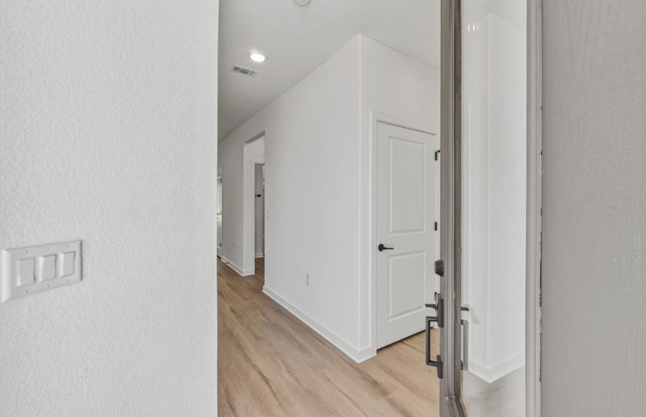 Spacious, unfurnished interior of a new home in Sun City Texas, Georgetown (Image 27).