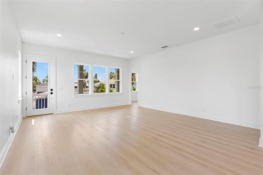 Spacious, unfurnished interior of a new home in , St. Petersburg (Image 16). Spacious, unfurnished interior of a new home in , St. Petersburg (Image 16).
