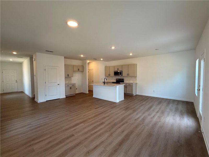 Spacious, unfurnished interior of a new home in Leydenview, Mableton (Image 16).