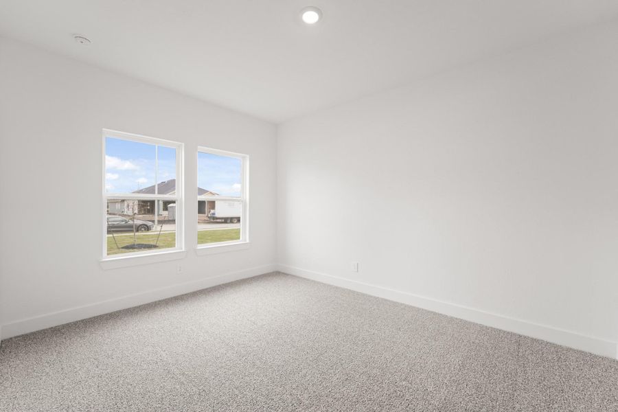 Spacious, unfurnished interior of a new home in Riverside Estates, Mont Belvieu (Image 22).