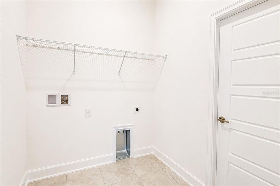 Spacious, unfurnished interior of a new home in Harmony Central, St. Cloud (Image 13).