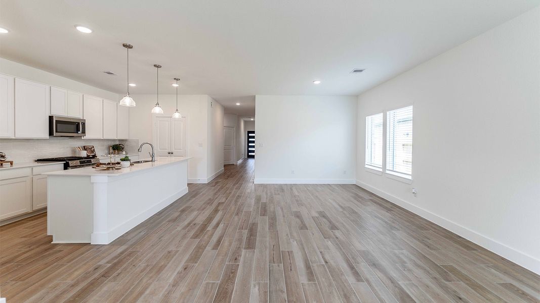 Spacious, unfurnished interior of a new home in Massey Oaks, Pearland (Image 18). Spacious, unfurnished interior of a new home in Massey Oaks, Pearland (Image 18).