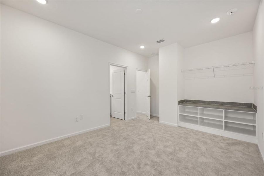 Spacious, unfurnished interior of a new home in , Orlando (Image 37).