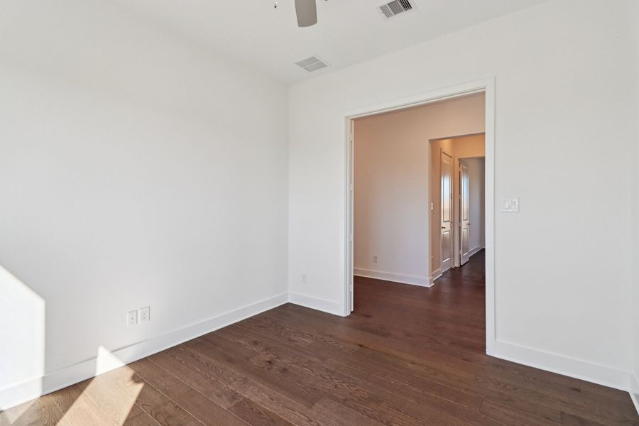 Spacious, unfurnished interior of a new home in Winfrey Estates, Tomball (Image 9).