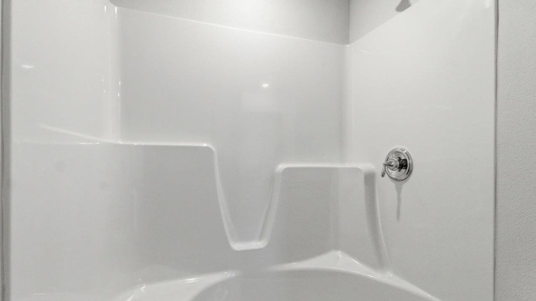 Representative interior finishes for a home built from the The Lakeside by D.R. Horton in Wesley Park, Crawfordville (Image 17).