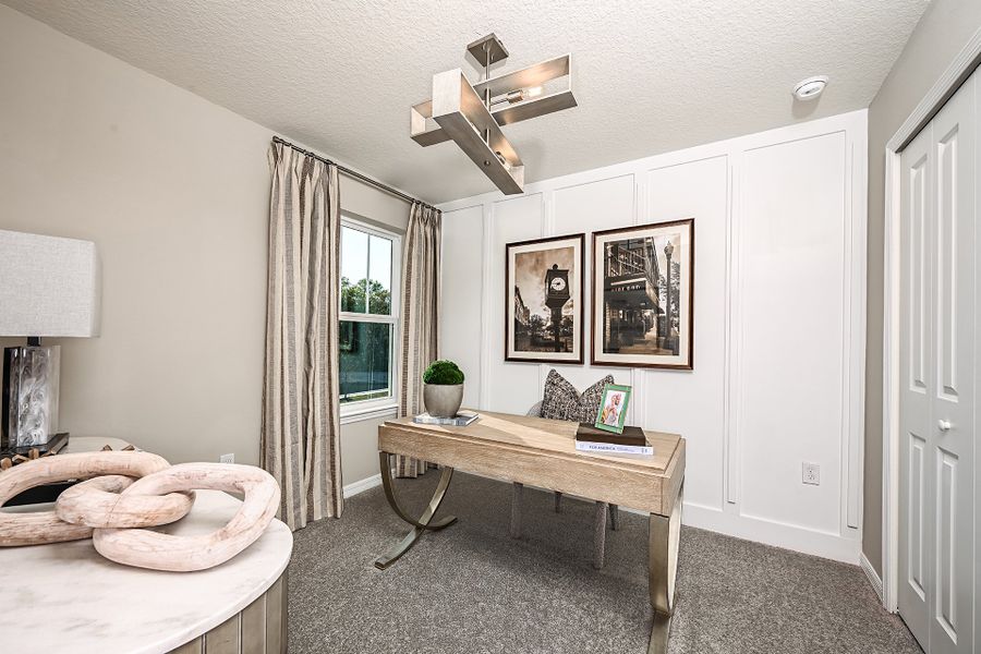 Furnished interior view inside a new home in Towns at Greenleaf, Oviedo (Image 8).