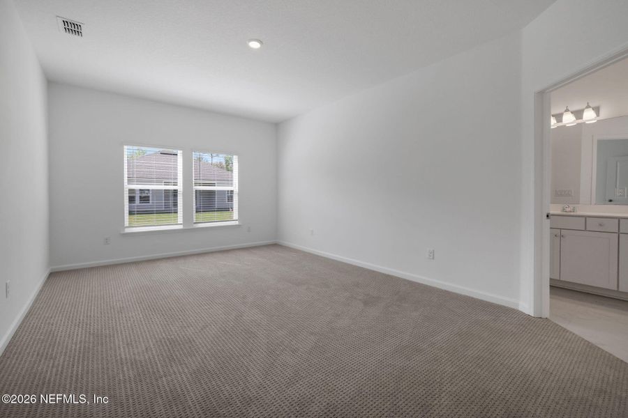 Spacious, unfurnished interior of a new home in Jennings Farm, Middleburg (Image 39).
