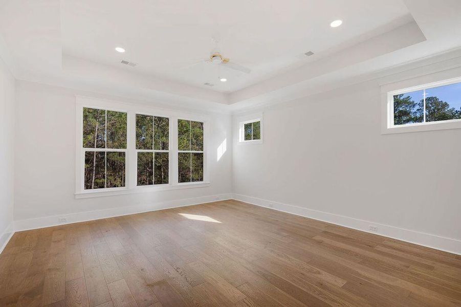 Spacious, unfurnished interior of a new home in Kings River Preserve, Hollywood (Image 33).