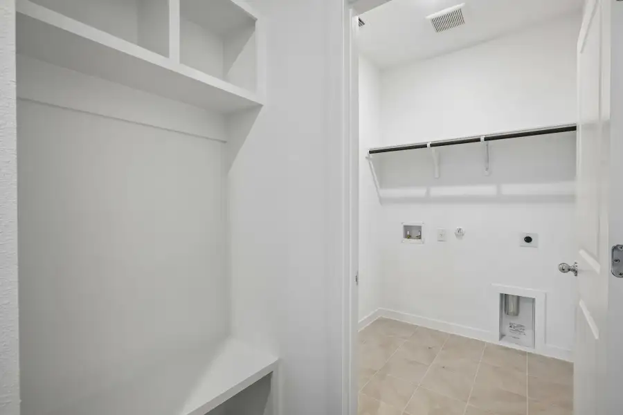 Spacious, unfurnished interior of a new home in Parkton Square, Kyle (Image 30).