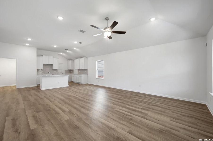 Spacious, unfurnished interior of a new home in Mesquite Ridge, San Antonio (Image 40).