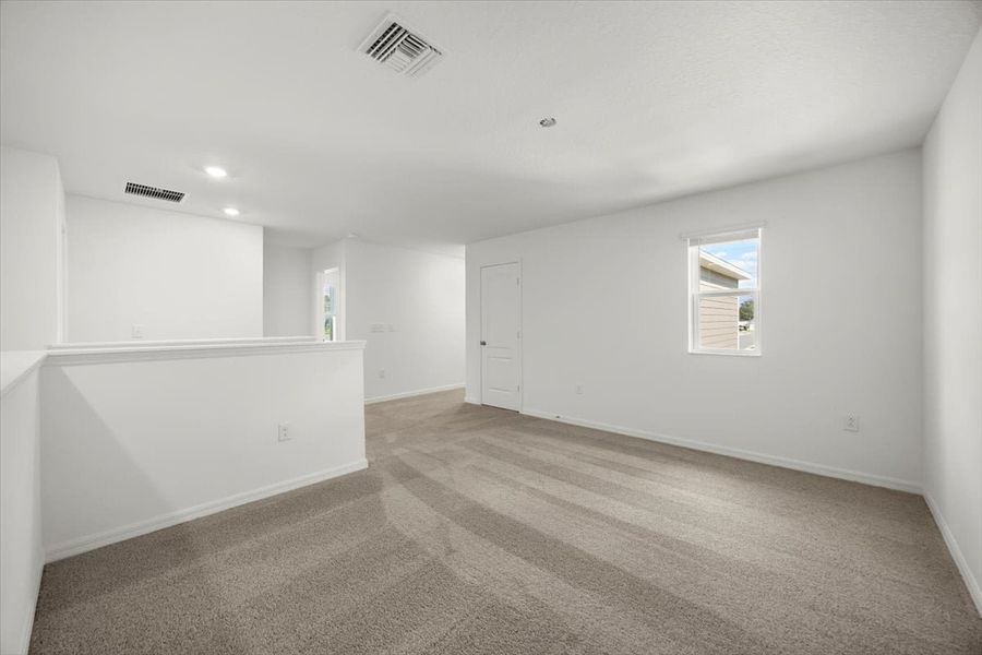 Spacious, unfurnished interior of a new home in Hickory Ranch, Auburndale (Image 6).